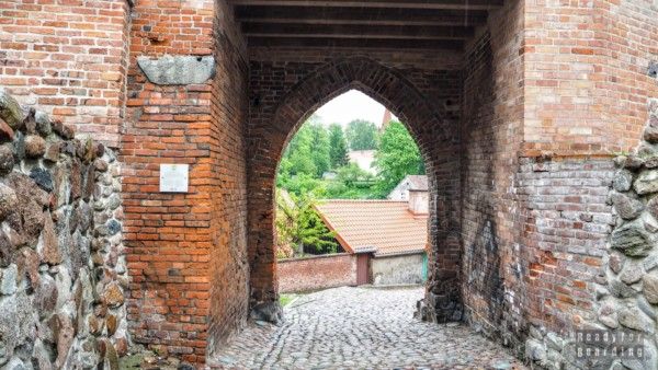 Pasłęk - fortified walls with a gate