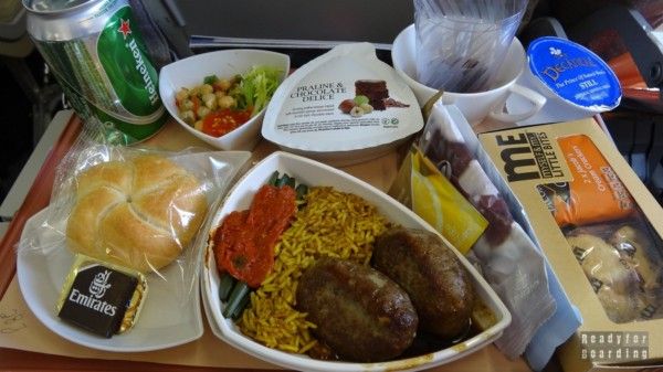 Food on board Emirates on the Warsaw-Dubai route
